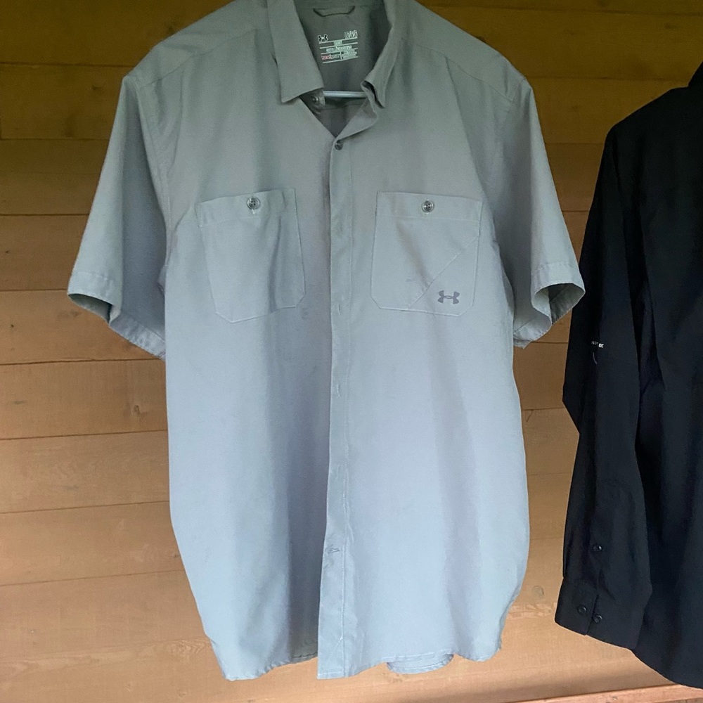 Men’s UNDER ARMOUR Grey Short Sleeve Heat Gear Lg